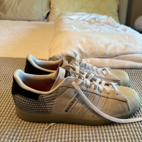 Adidas SUPERSTAR Primeblue Shoes - Picture 2 of 3